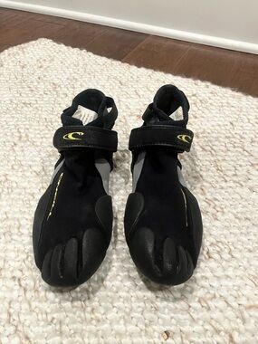 O'Neill Black Gray Neoprene Water Shoes Style 1277 (Size 8)